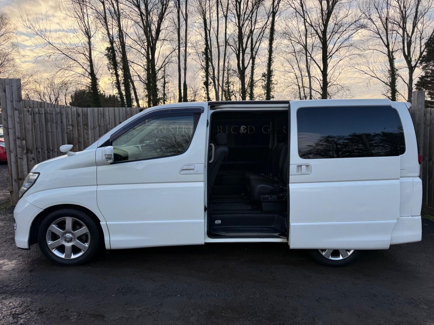 Used Nissan Elgrand for sale - 76964314: Photo 5