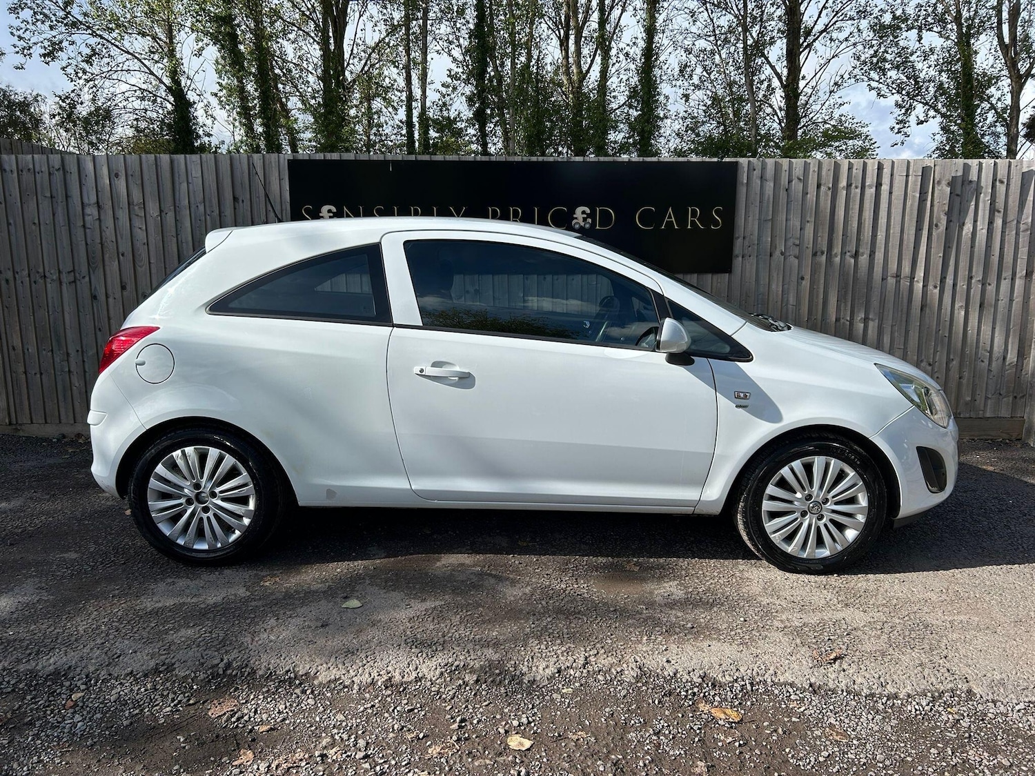 Used Vauxhall Corsa 2013 for sale - 76607055: Photo 8