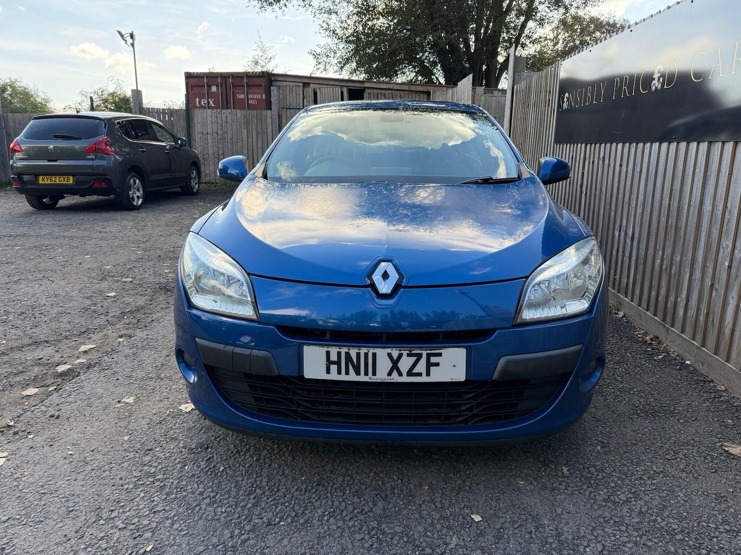 Used Renault Megane 2011 for sale - 76608125: Photo 2