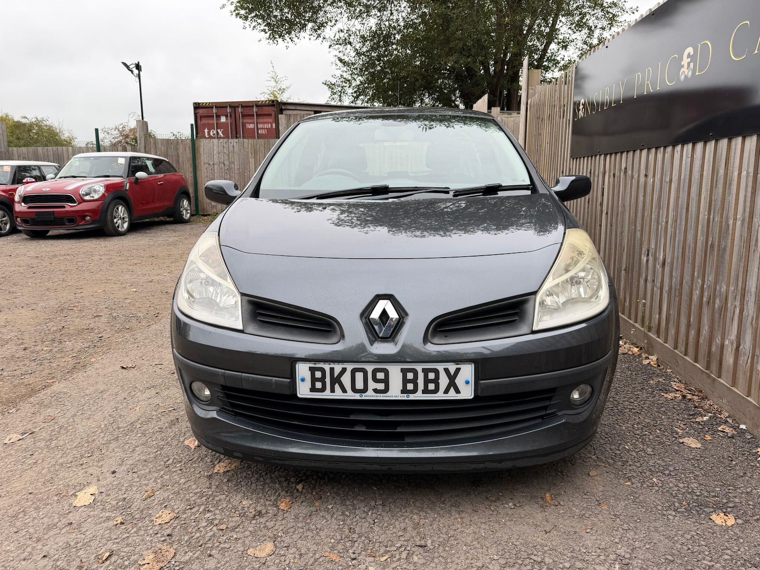 Used Renault Clio 2009 for sale - 76607279: Photo 2