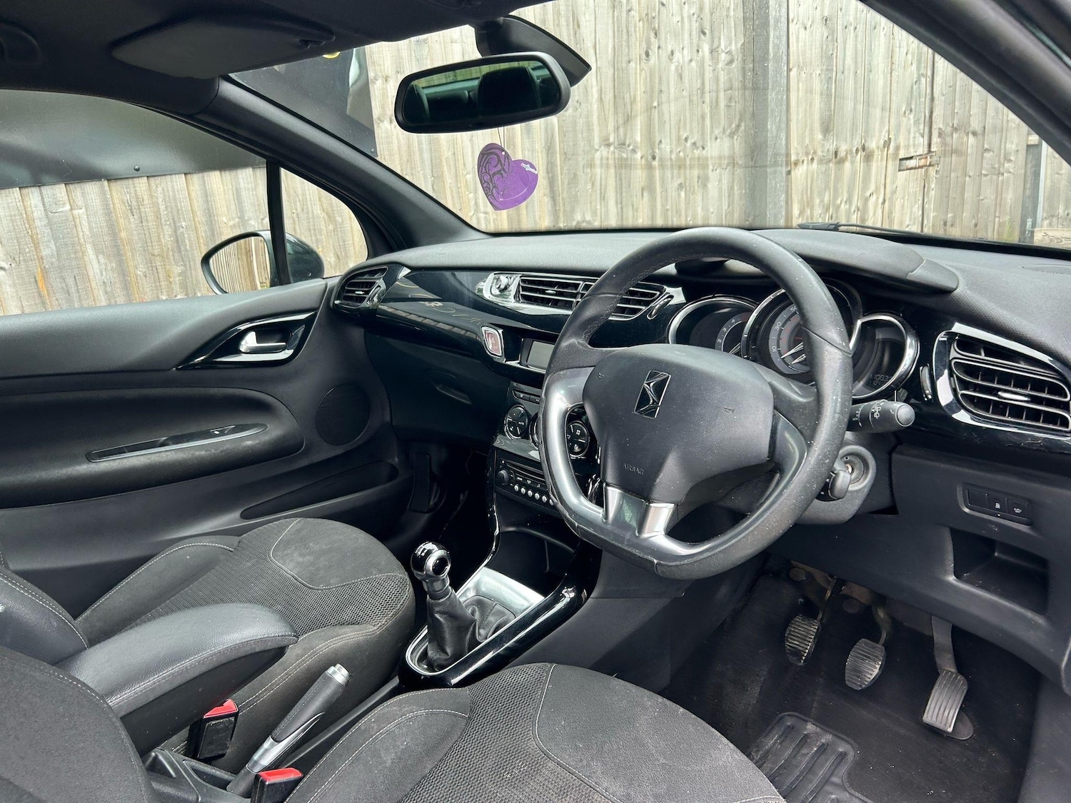 Used Citroen DS3 2013 for sale - 76608580: Photo 8