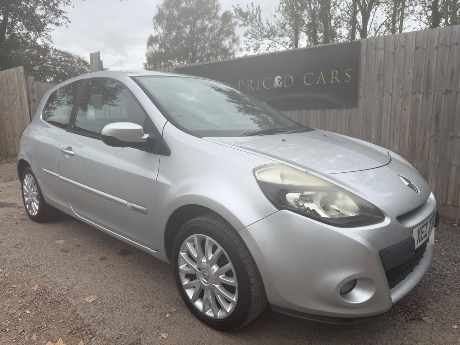 Used Renault Clio 2009 for sale - 76607608: Photo 1
