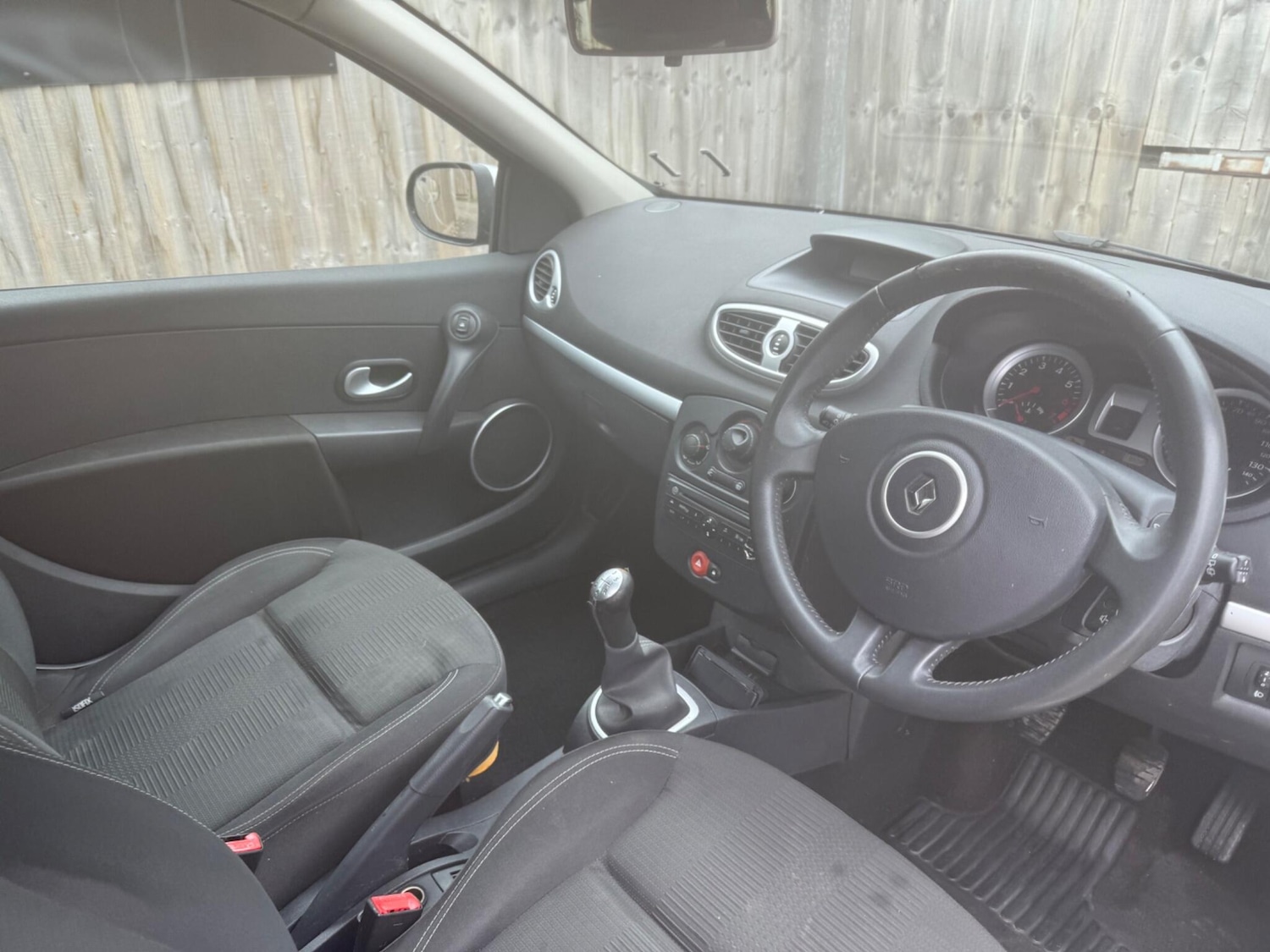 Used Renault Clio 2009 for sale - 76607608: Photo 10