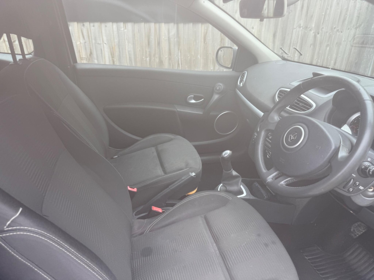 Used Renault Clio 2009 for sale - 76607608: Photo 11