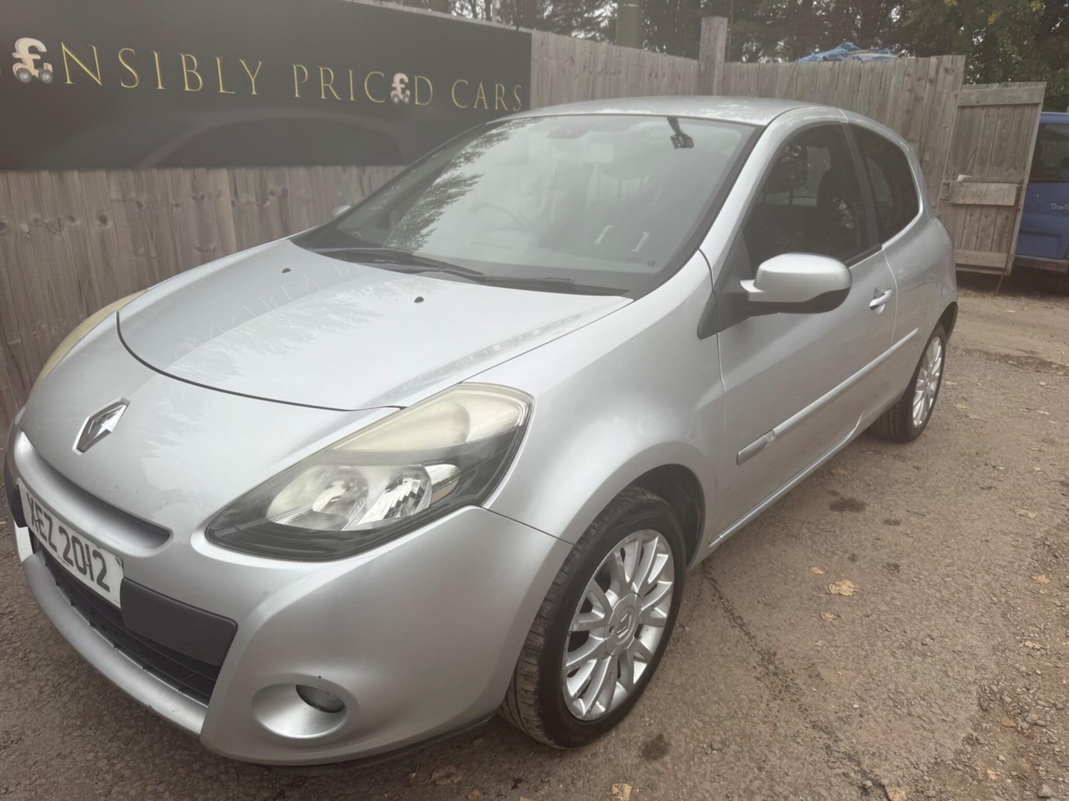 Used Renault Clio 2009 for sale - 76607608: Photo 3