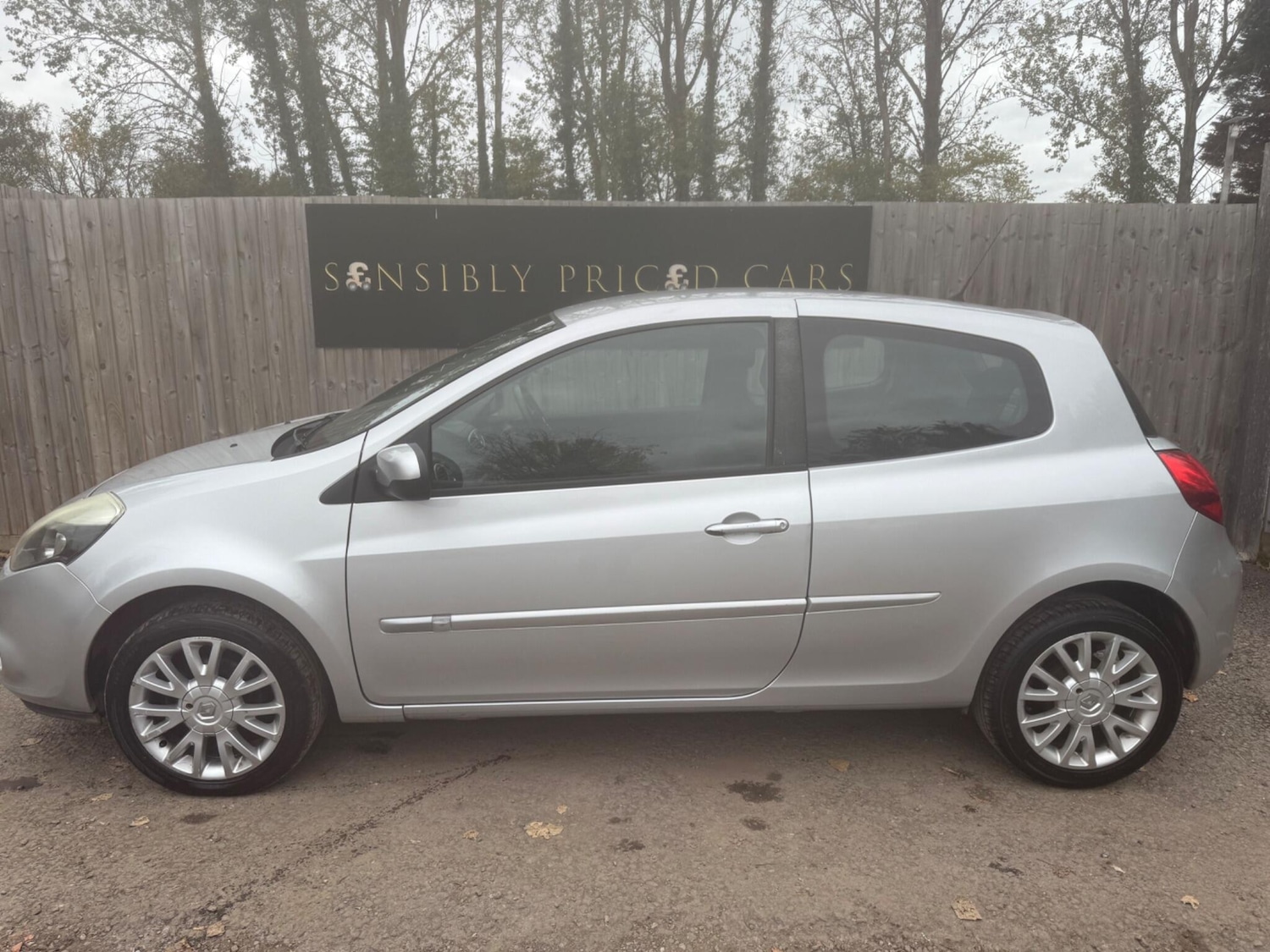 Used Renault Clio 2009 for sale - 76607608: Photo 5