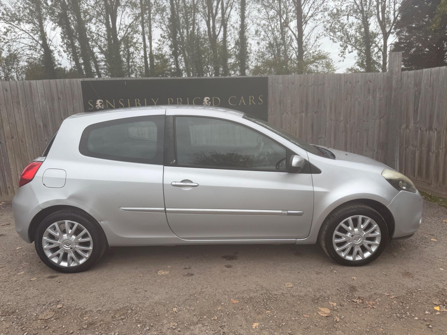 Used Renault Clio 2009 for sale - 76607608: Photo 8