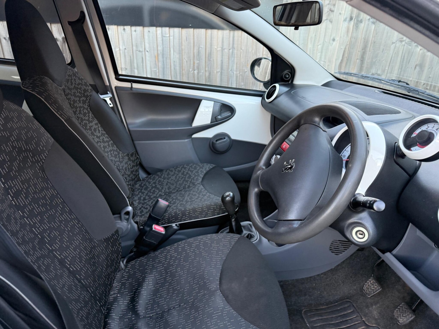 Used Peugeot 107 2011 for sale - 76632977: Photo 10