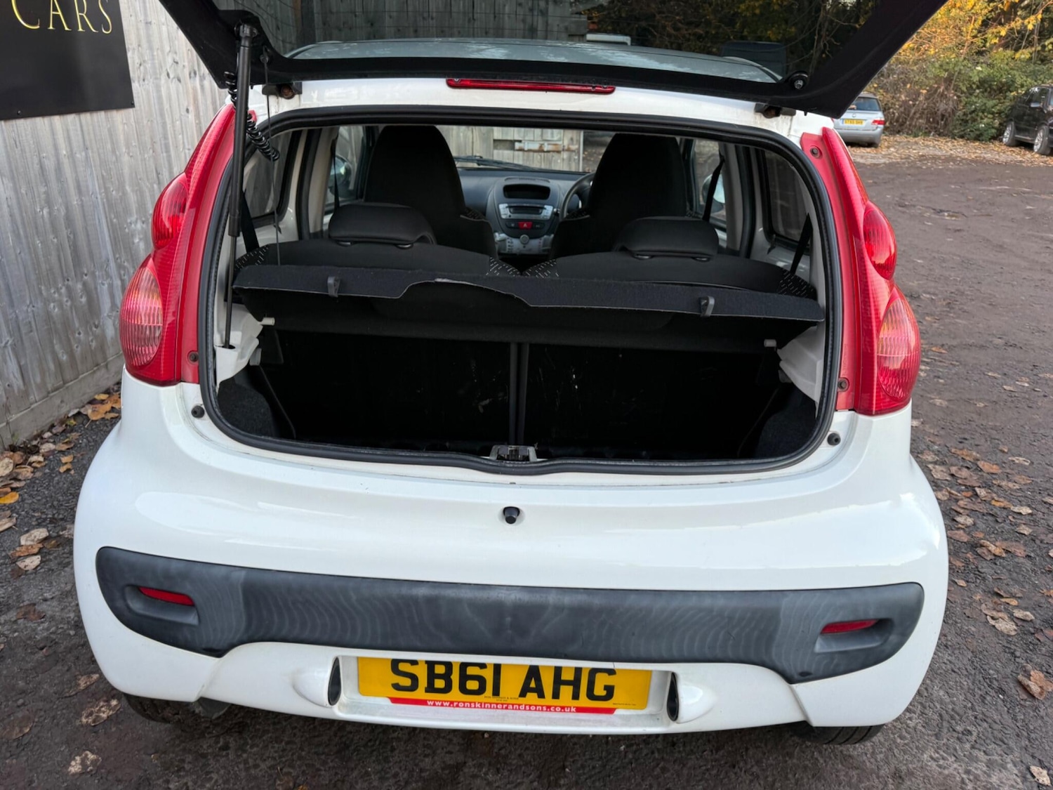 Used Peugeot 107 2011 for sale - 76632977: Photo 12