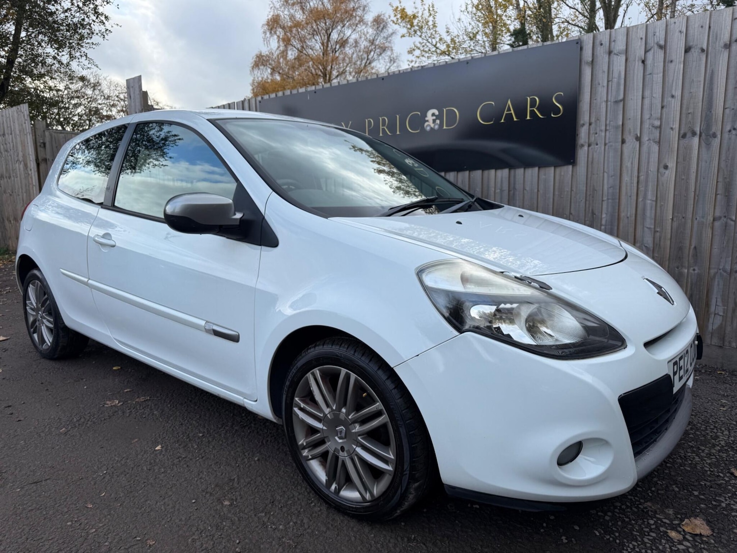 Used Renault Clio 2012 for sale - 76607435: Photo 1