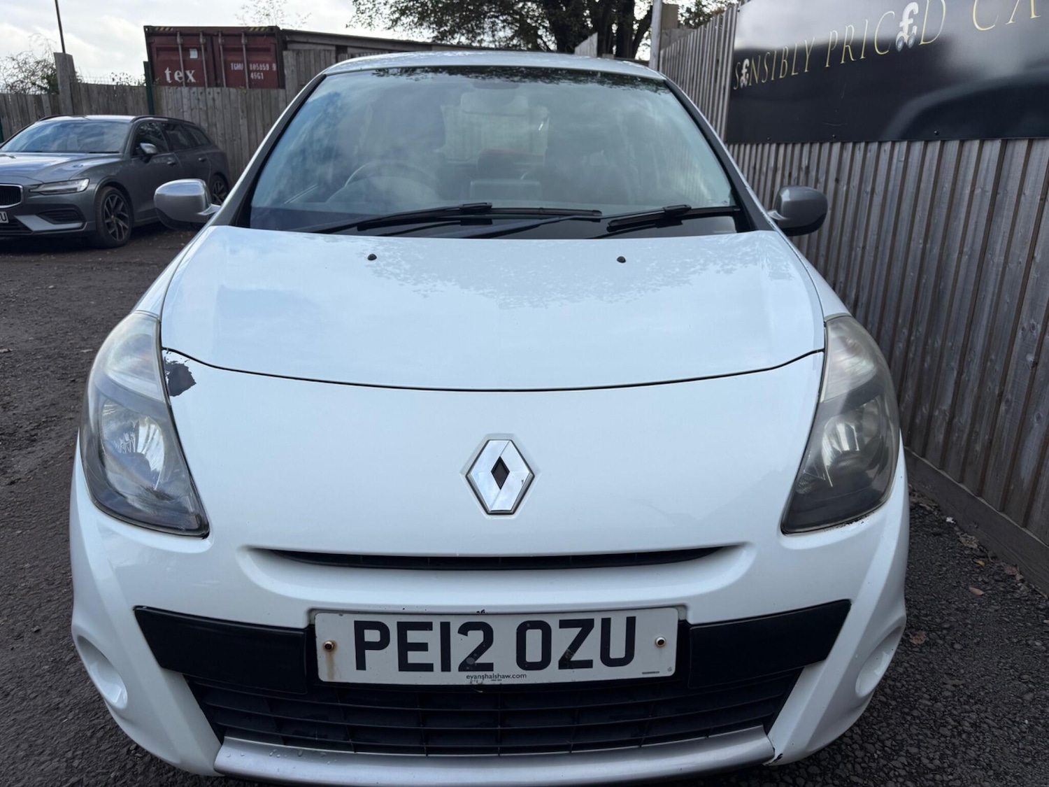 Used Renault Clio 2012 for sale - 76607435: Photo 2