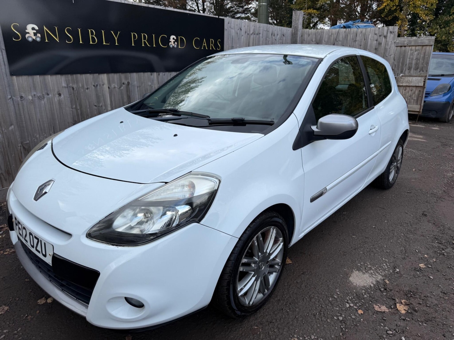 Used Renault Clio 2012 for sale - 76607435: Photo 3