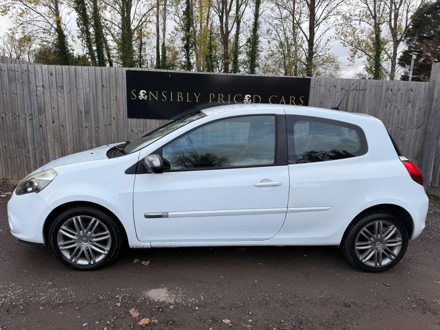 Used Renault Clio 2012 for sale - 76607435: Photo 5