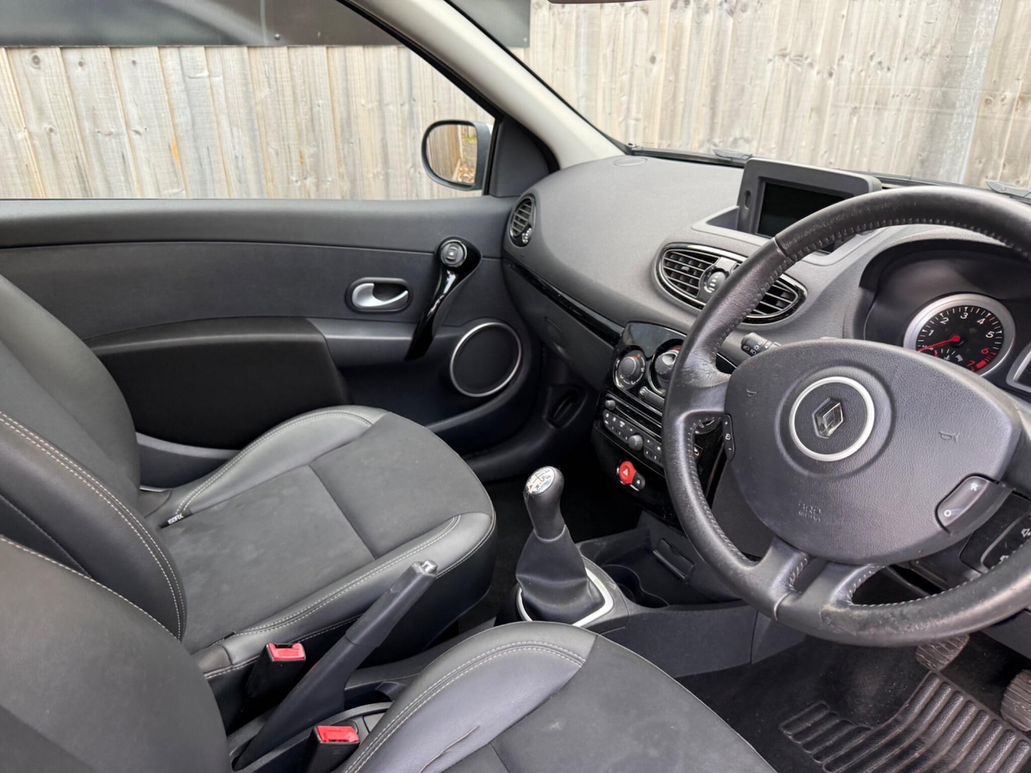 Used Renault Clio 2012 for sale - 76607435: Photo 9
