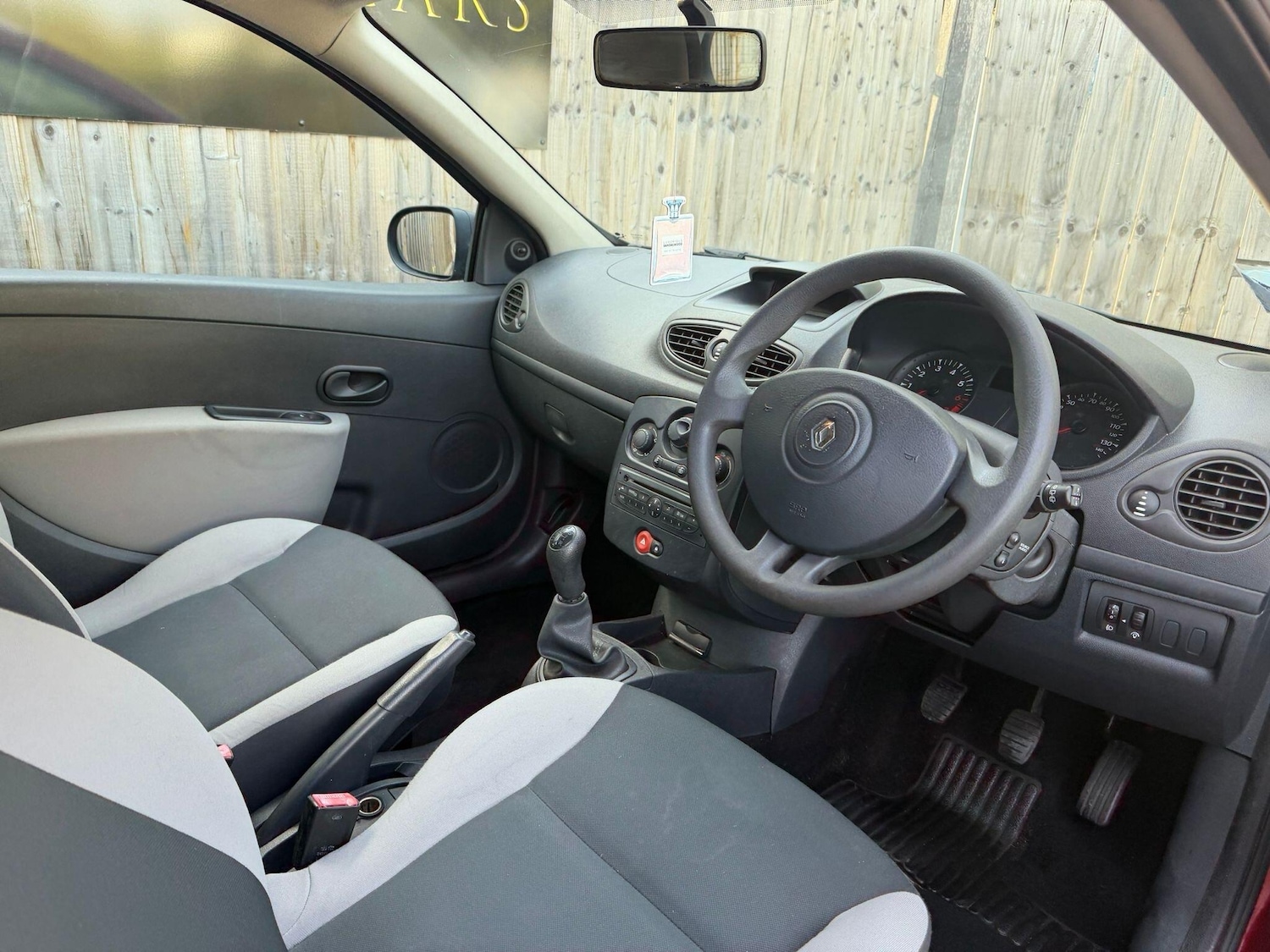 Used Renault Clio 2009 for sale - 76607877: Photo 10