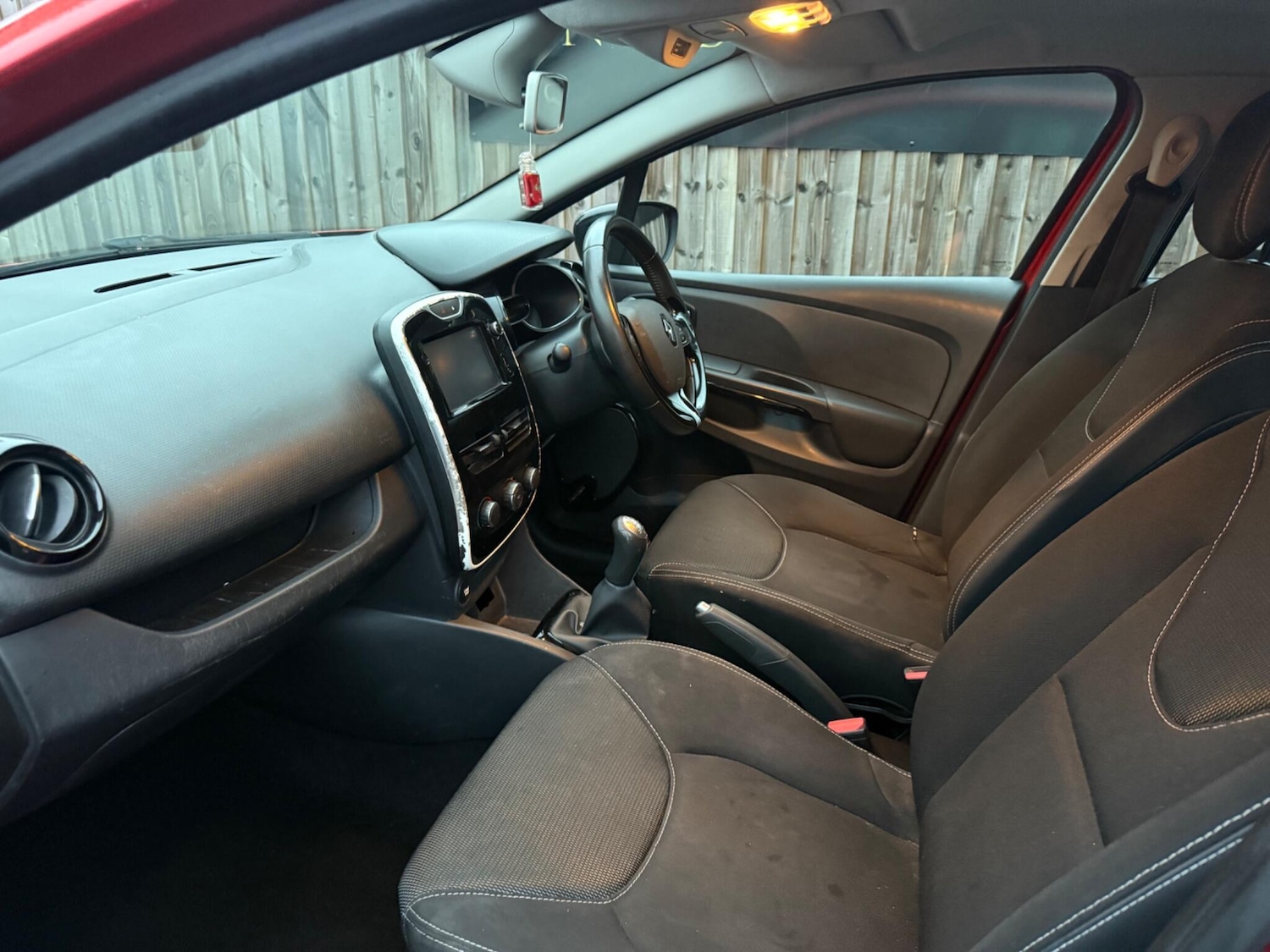 Used Renault Clio 2015 for sale - 76607687: Photo 14