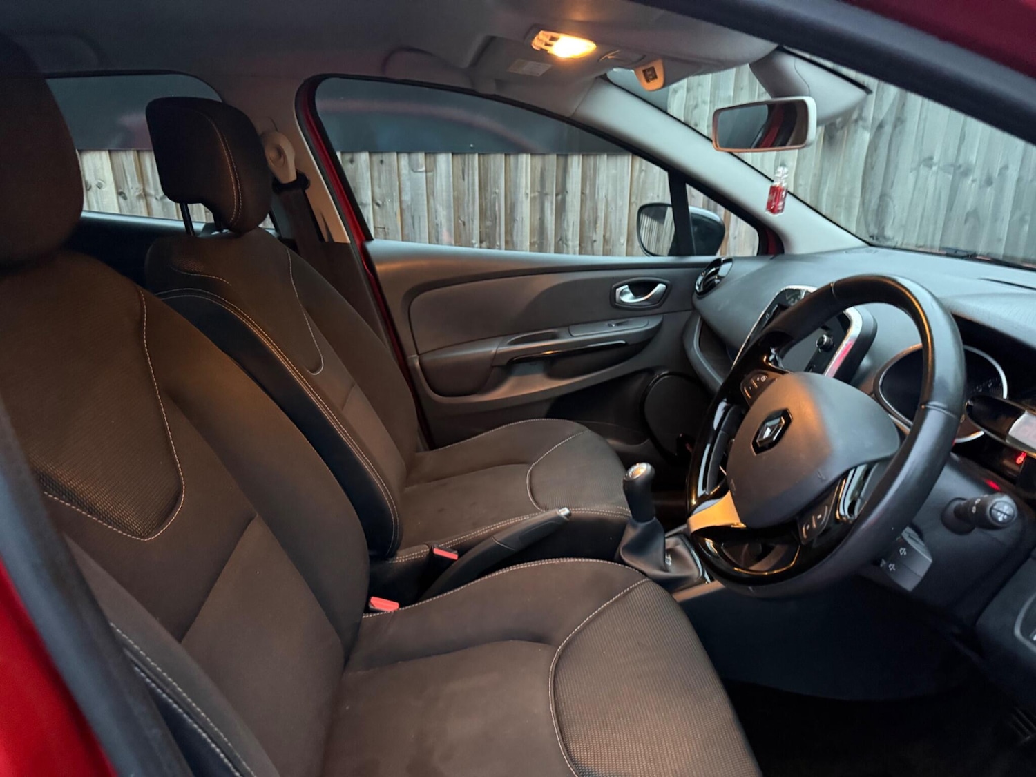 Used Renault Clio 2015 for sale - 76607687: Photo 7