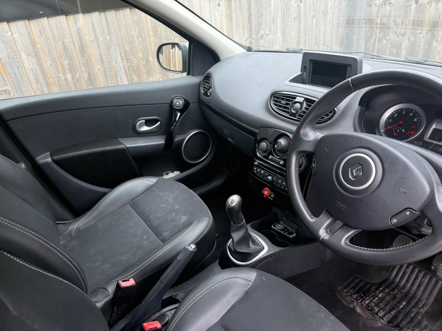 Used Renault Clio 2012 for sale - 76608583: Photo 9
