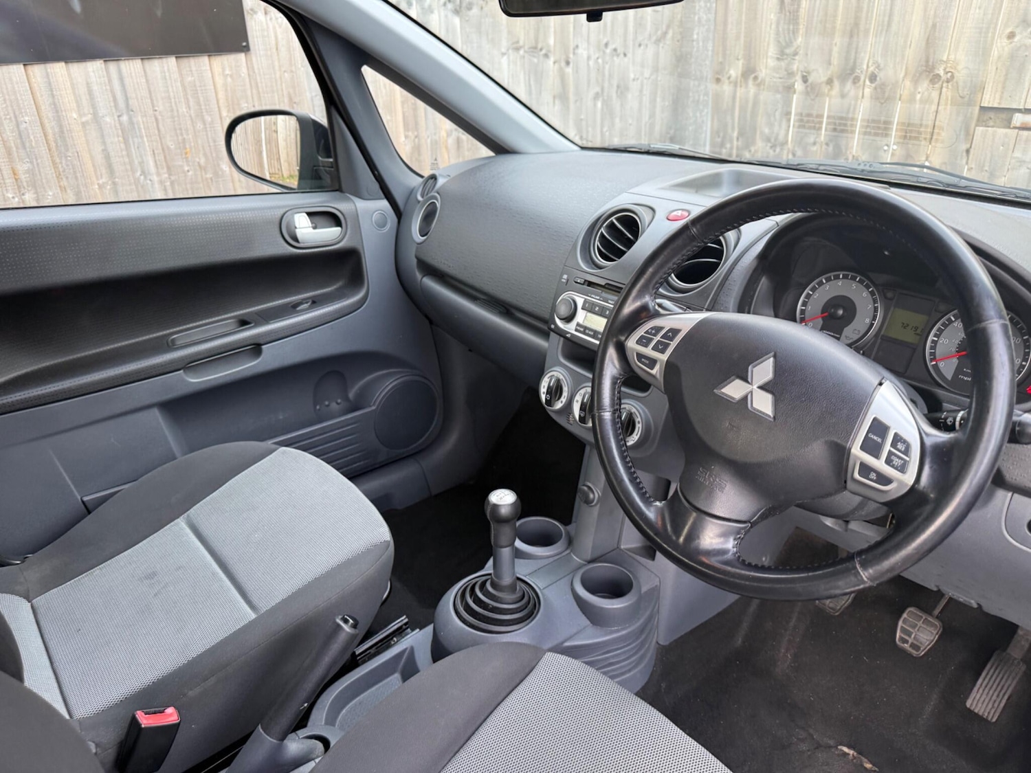 Used Mitsubishi Colt 2011 for sale - 76607404: Photo 8