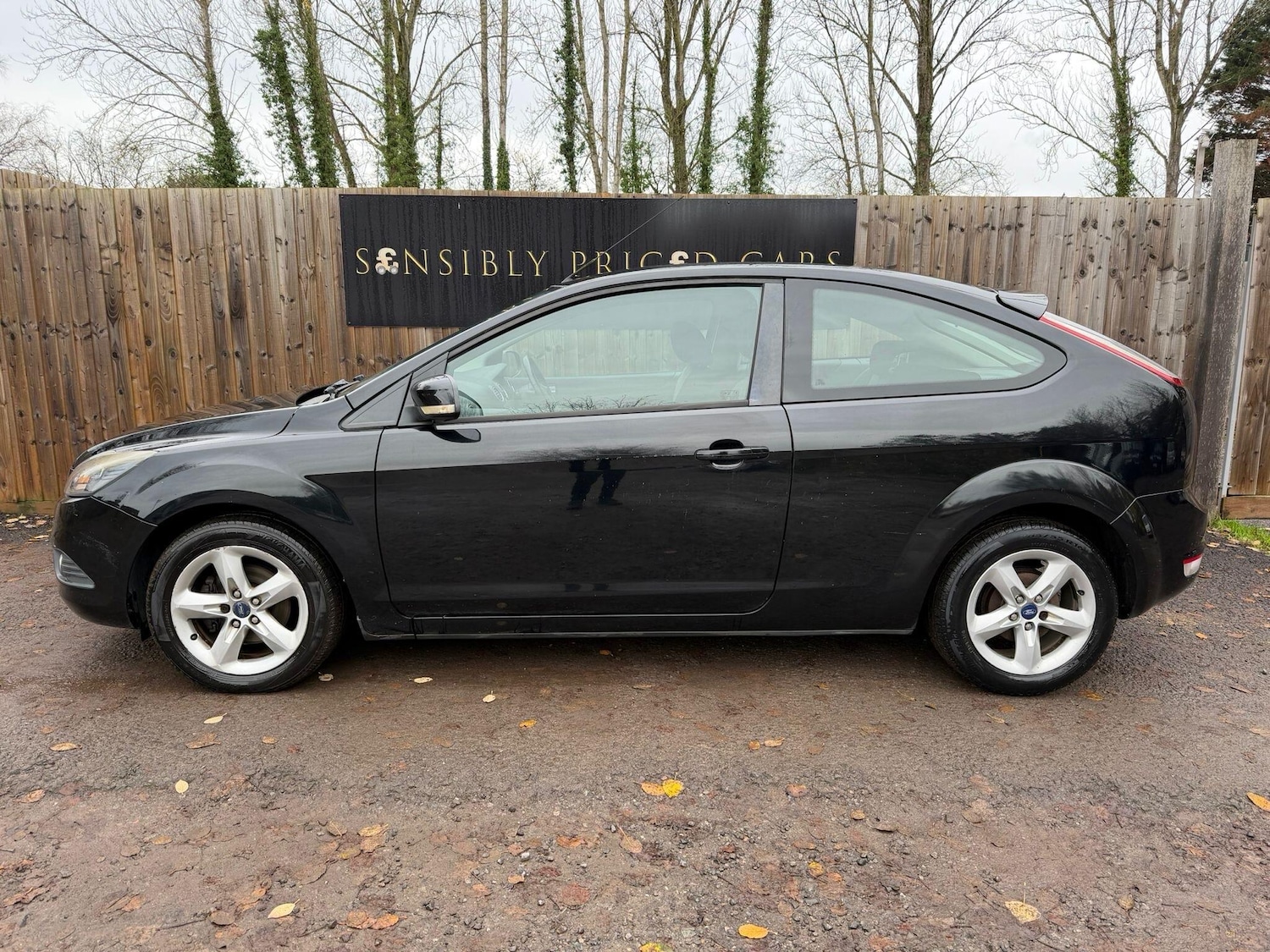 Used Ford Focus 2010 for sale - 76743135: Photo 5