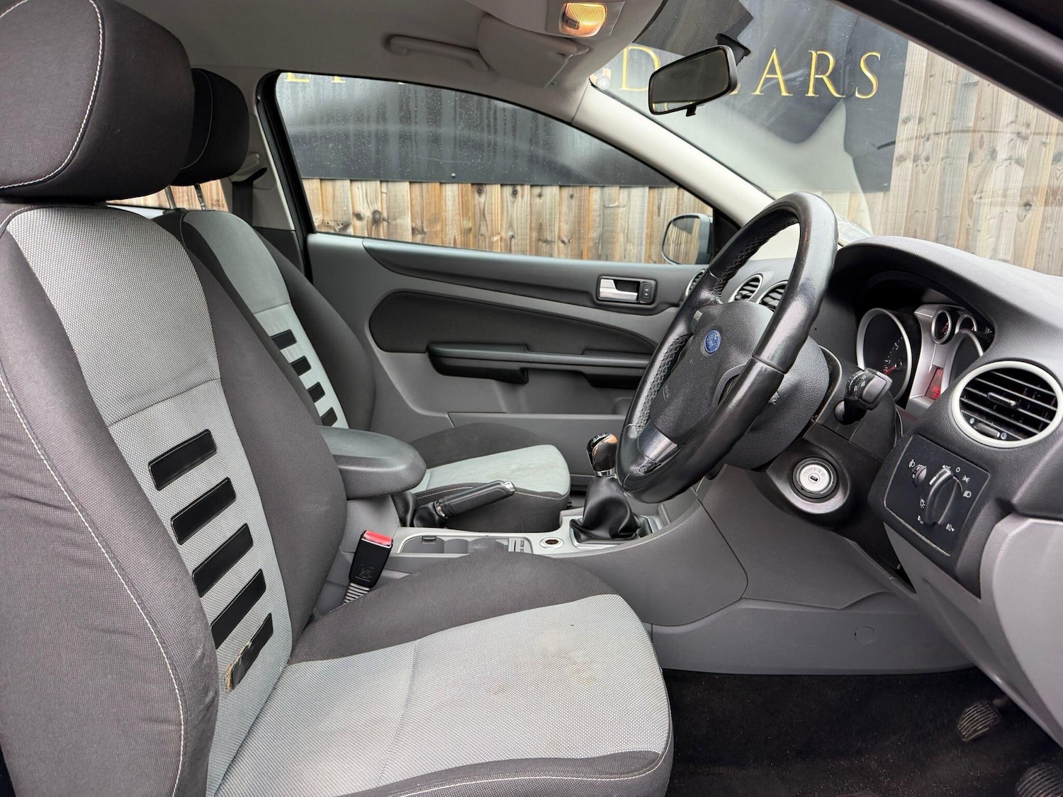 Used Ford Focus 2010 for sale - 76743135: Photo 9