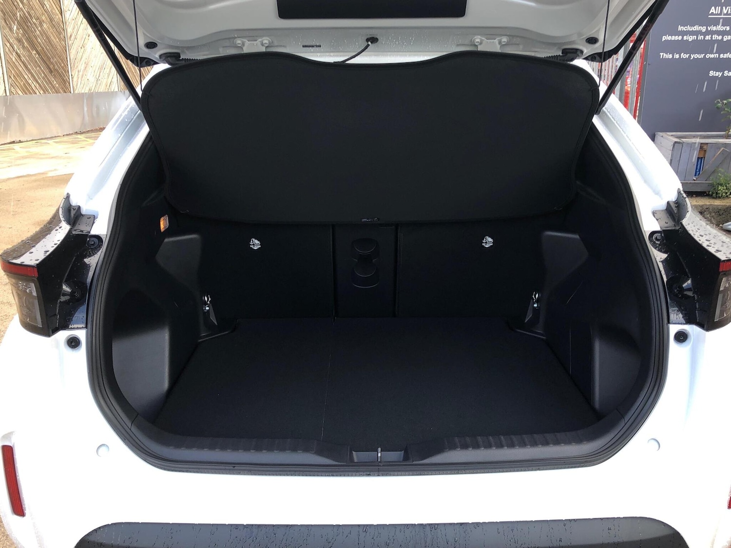 Used Toyota Yaris 2024 for sale - 76017643: Photo 10
