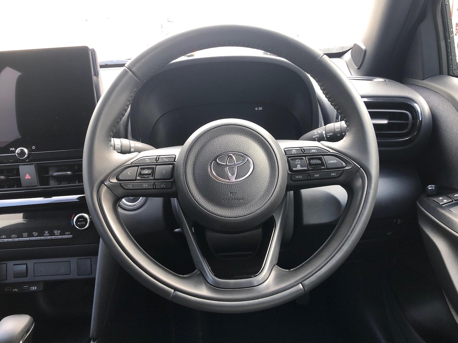 Used Toyota Yaris 2024 for sale - 76017643: Photo 12