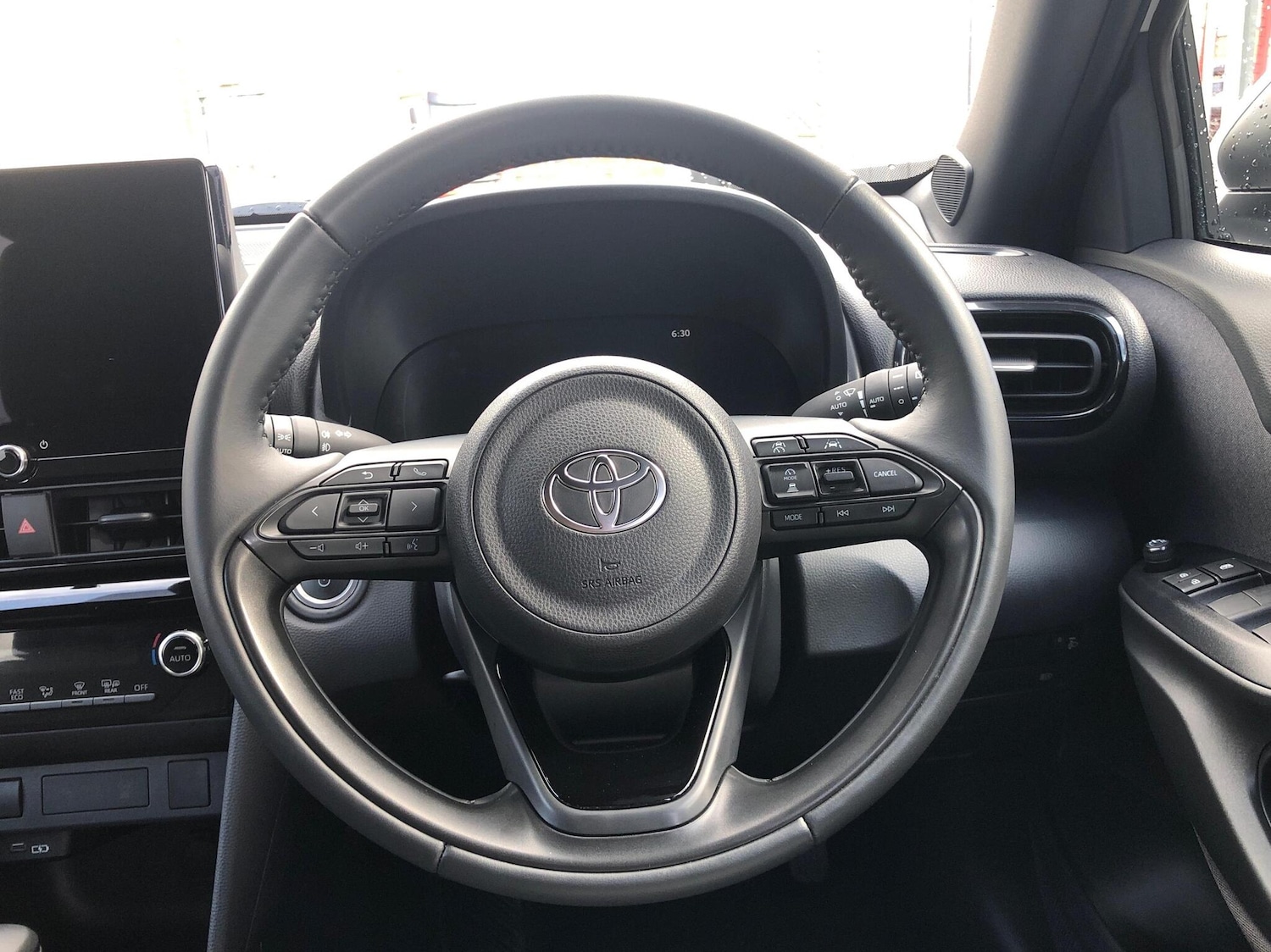 Used Toyota Yaris 2024 for sale - 76017643: Photo 13