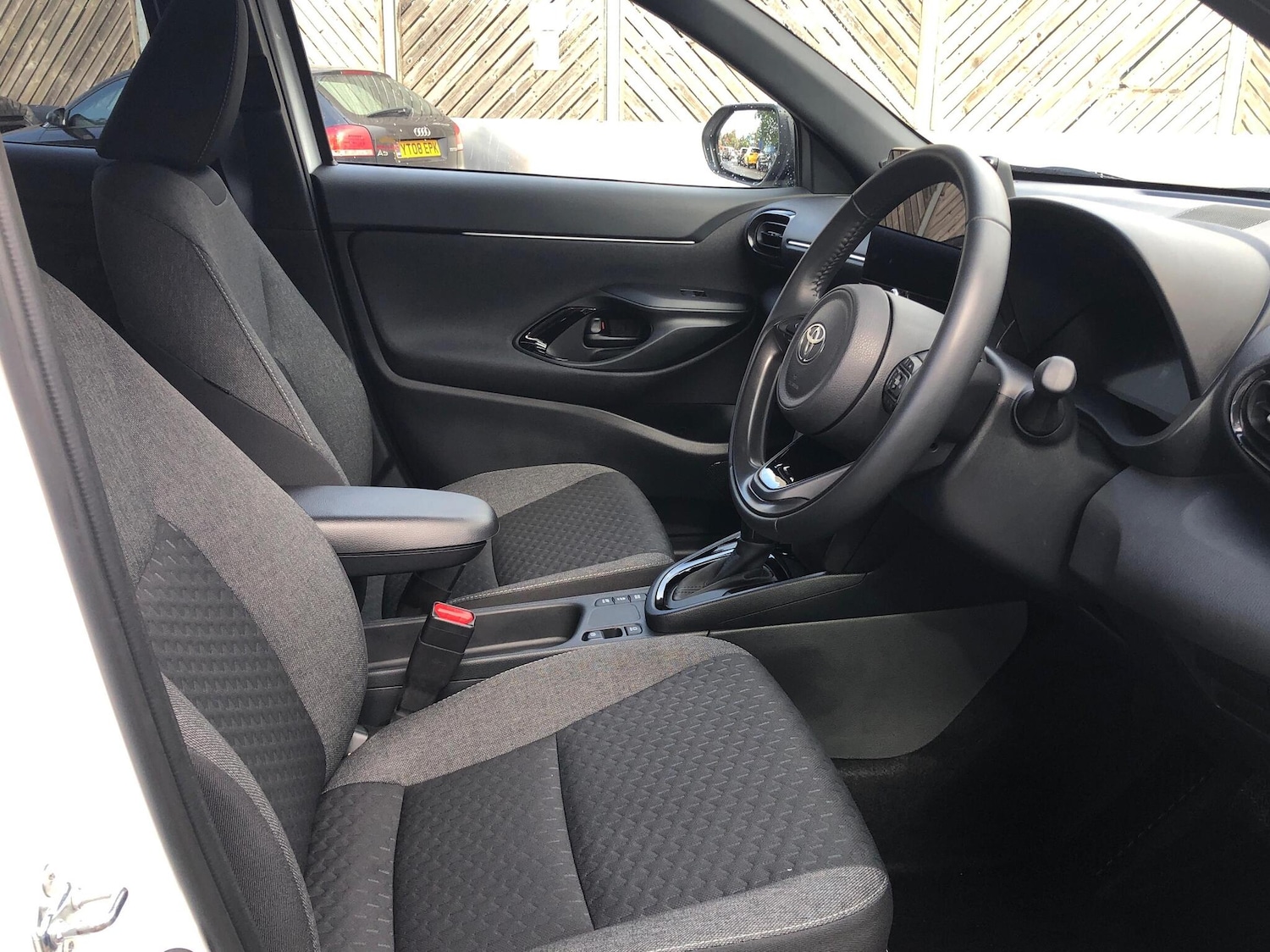 Used Toyota Yaris 2024 for sale - 76017643: Photo 17