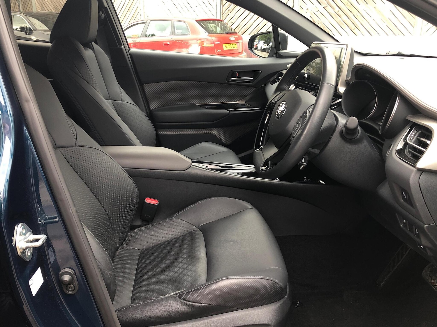 Used Toyota C-HR 2023 for sale - 76586506: Photo 10