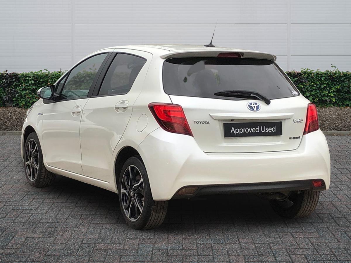 Used Toyota Yaris 2017 for sale - 77926818: Photo 2