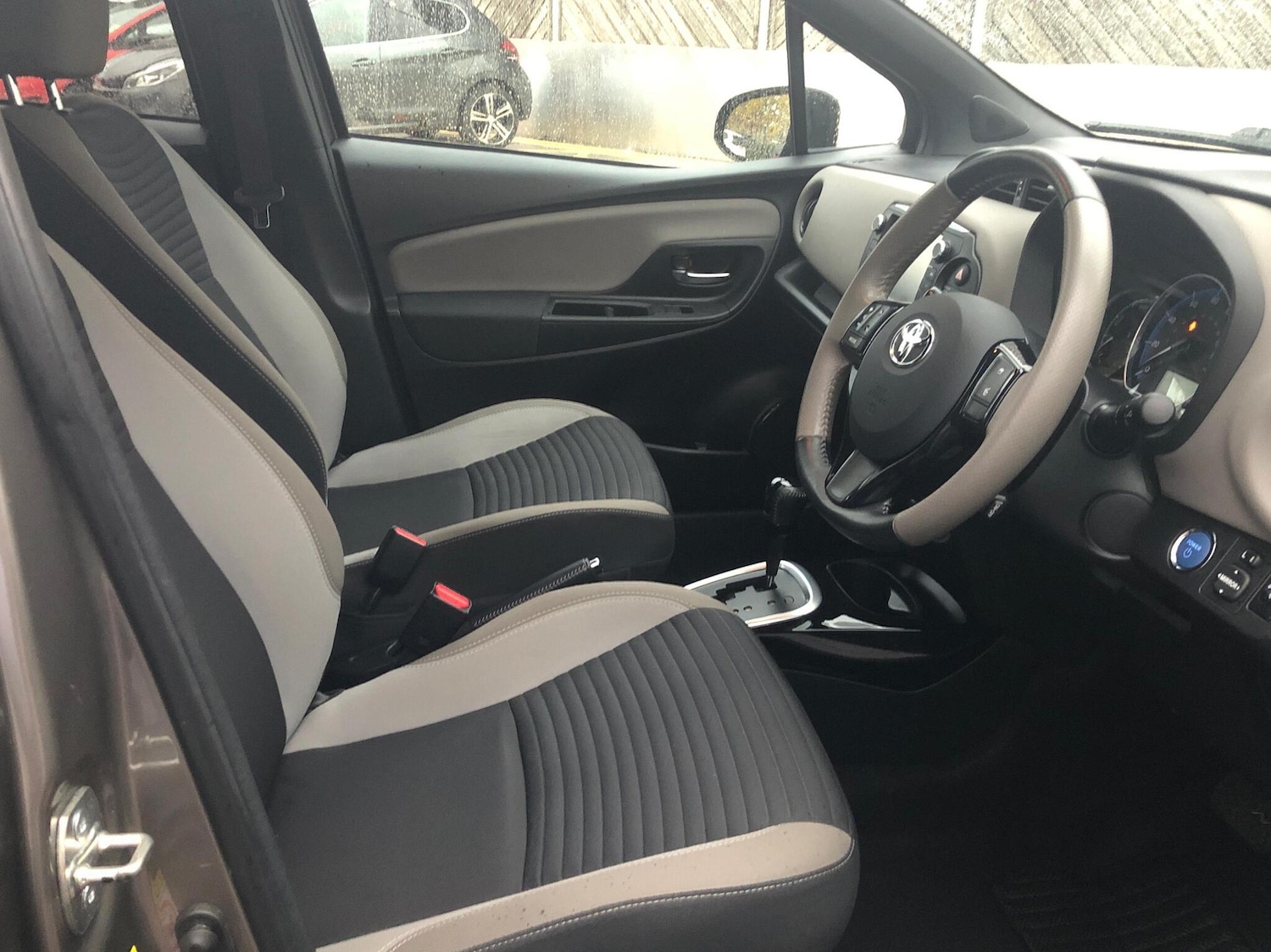 Used Toyota Yaris 2017 for sale - 76551803: Photo 16