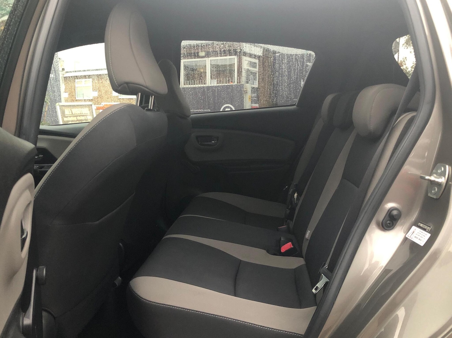 Used Toyota Yaris 2017 for sale - 76551803: Photo 19