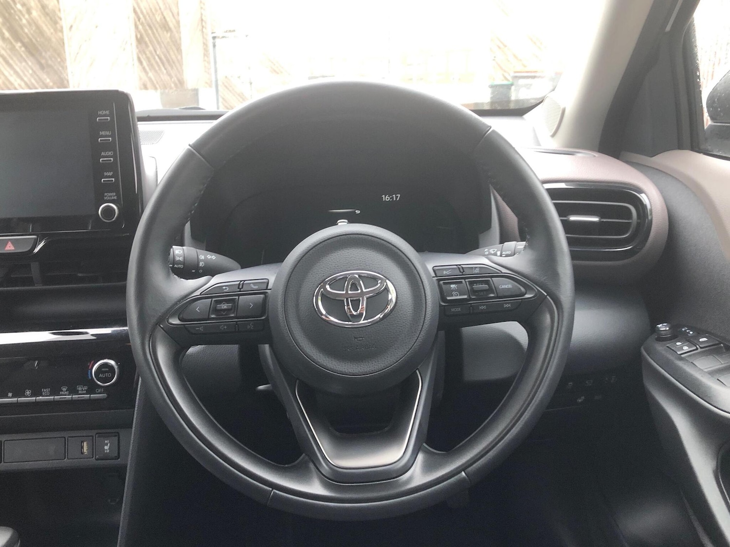 Used Toyota Yaris 2024 for sale - 76003207: Photo 11