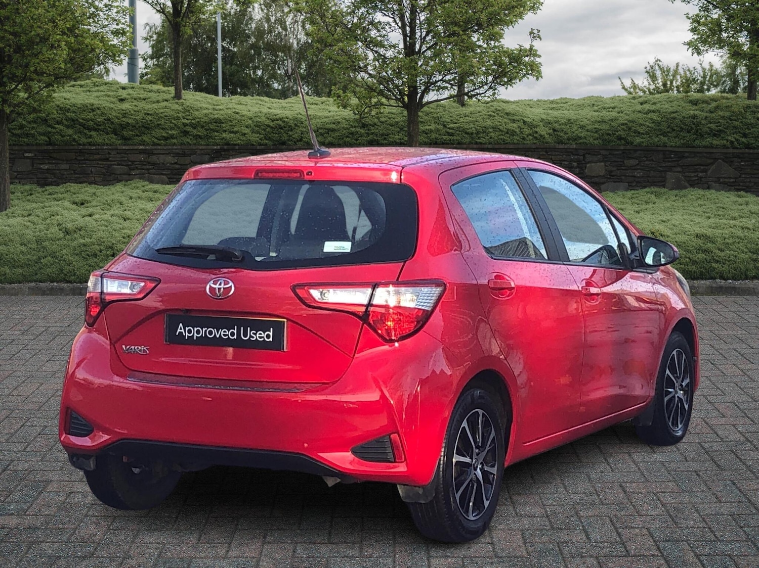 Used Toyota Yaris 2017 for sale - 76486603: Photo 2