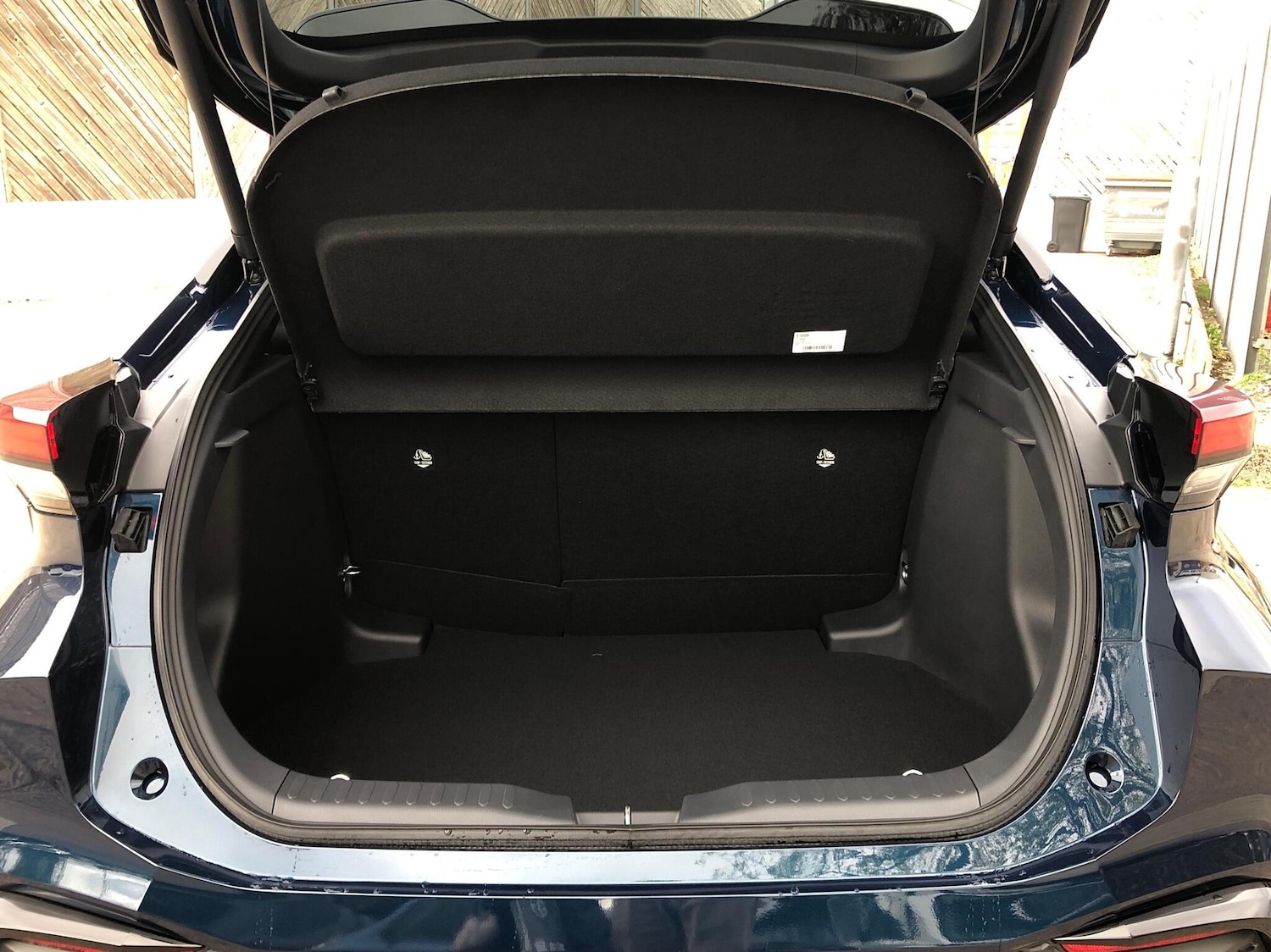 Used Toyota C-HR 2025 for sale - 76500901: Photo 9