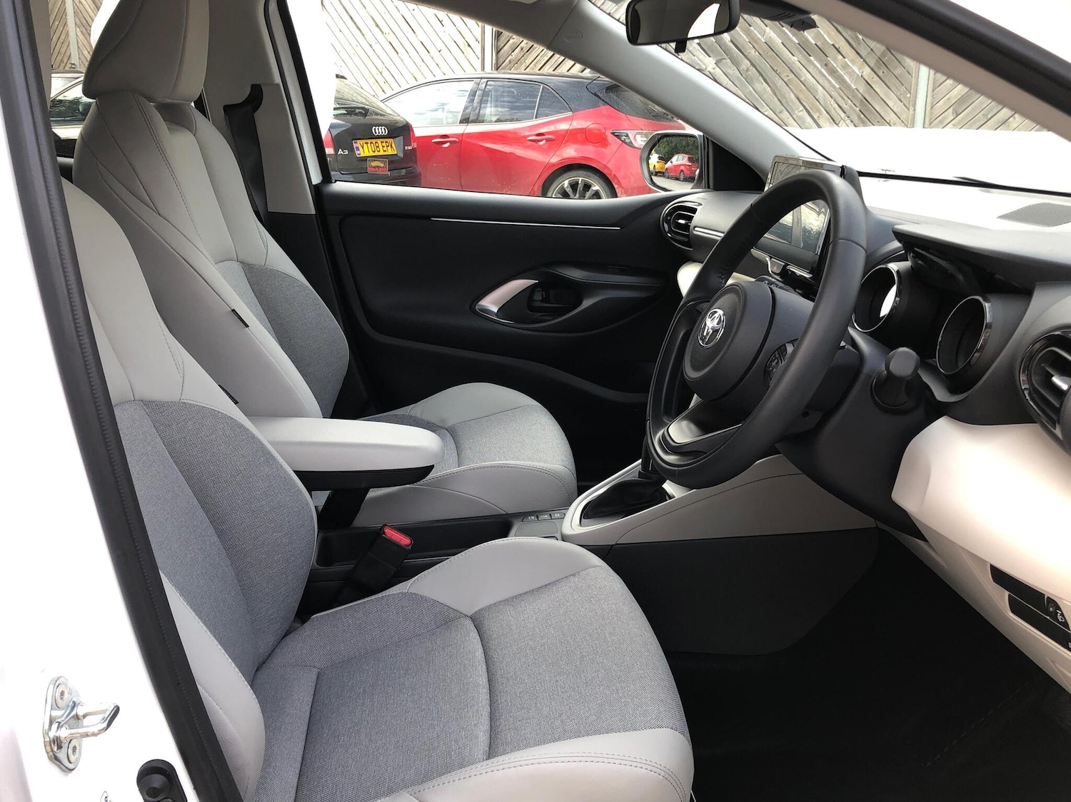 Used Toyota Yaris 2023 for sale - 76086205: Photo 13
