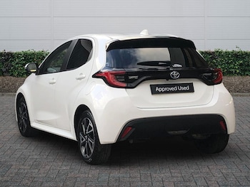 Used Toyota Yaris 2023 for sale - 76937303: Photo