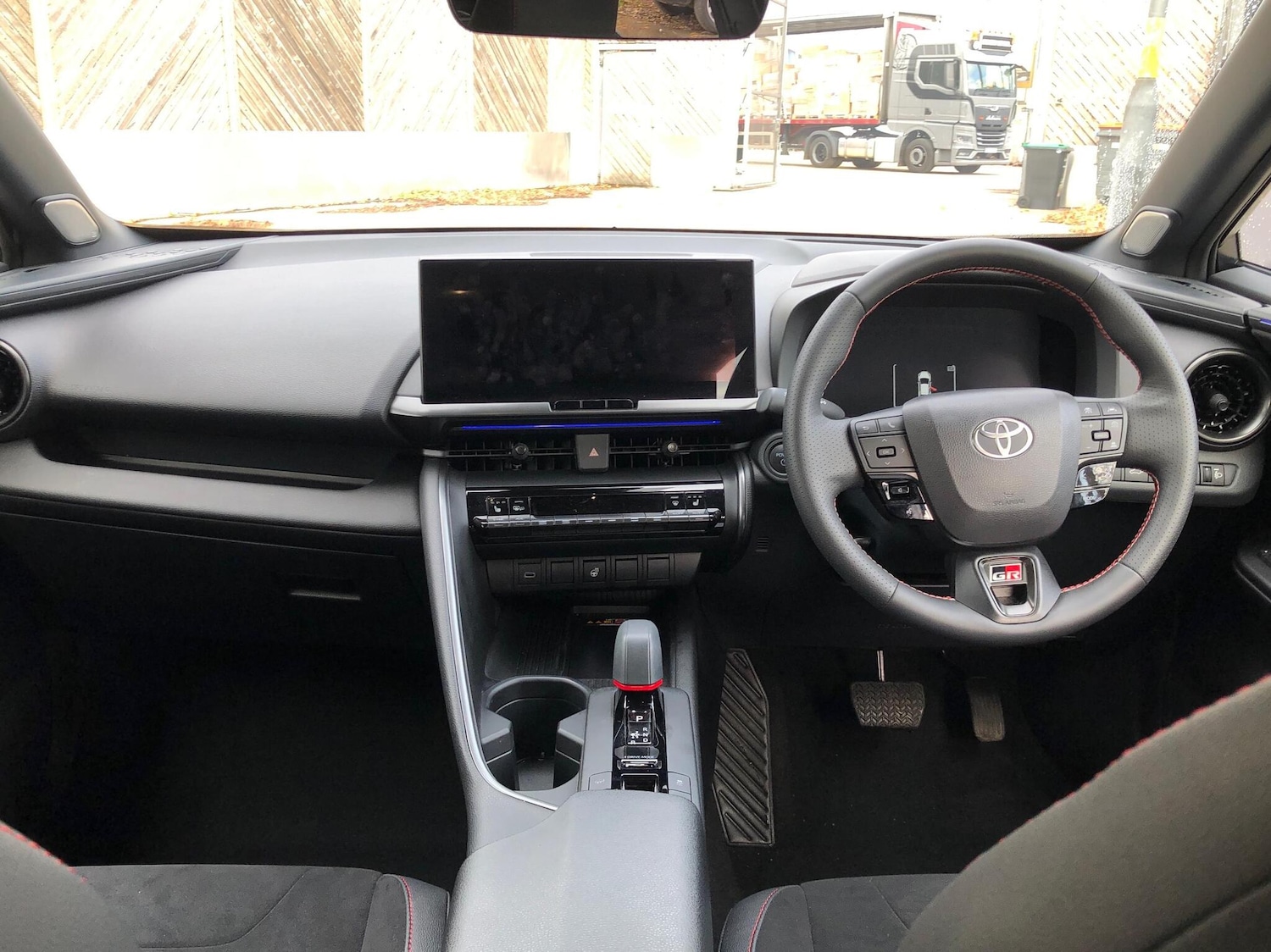 Used Toyota C-HR 2024 for sale - 76474487: Photo 5