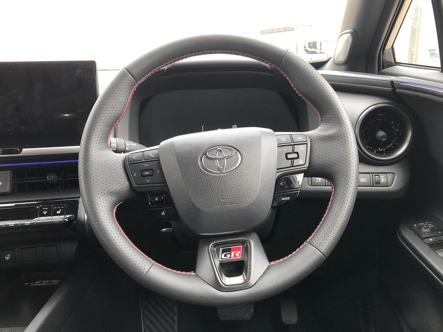 Used Toyota C-HR 2024 for sale - 76474487: Photo 8