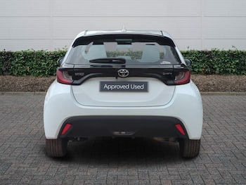 Used Toyota Yaris 2024 for sale - 79699721: Photo
