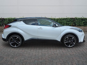 Used Toyota C-HR 2023 for sale - 79117450: Photo