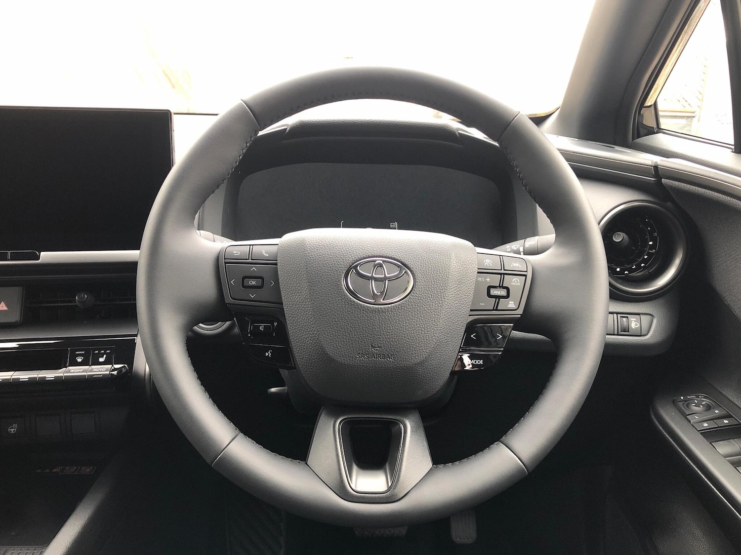 Used Toyota C-HR 2025 for sale - 76500887: Photo 11