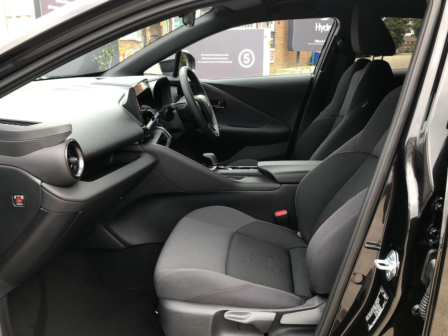 Used Toyota C-HR 2025 for sale - 76500887: Photo 16