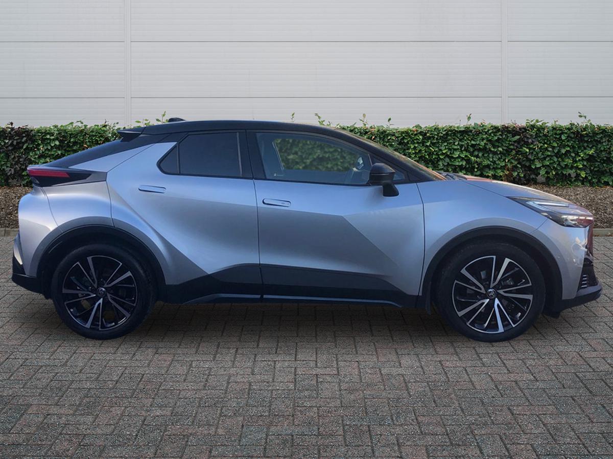 Used Toyota C-HR 2024 for sale - 76662321: Photo 4
