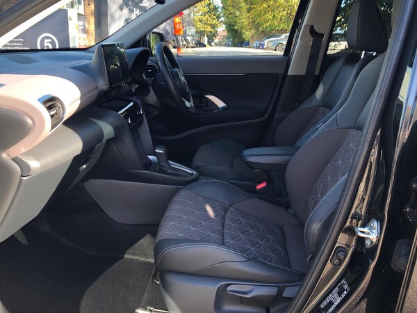 Used Toyota Yaris Cross 2023 for sale - 76190689: Photo 12