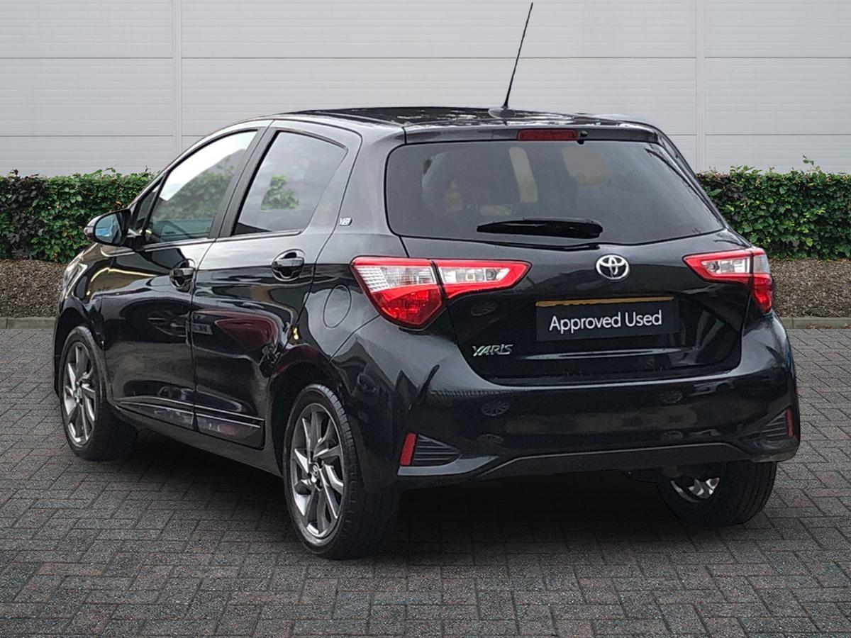 Used Toyota Yaris 2019 for sale - 76888245: Photo 2