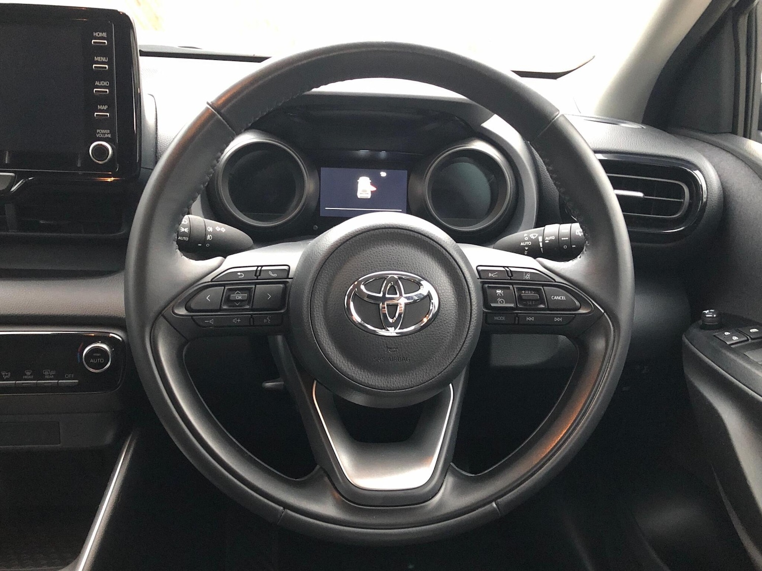 Used Toyota Yaris 2023 for sale - 76474491: Photo 12