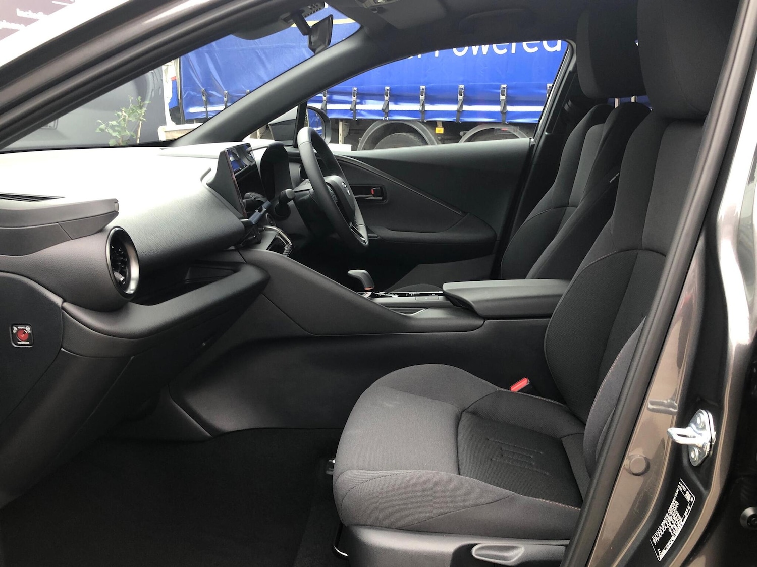 Used Toyota C-HR 2025 for sale - 76500902: Photo 17