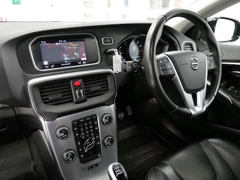 Used Volvo V40 2017 for sale - 76333952: Photo